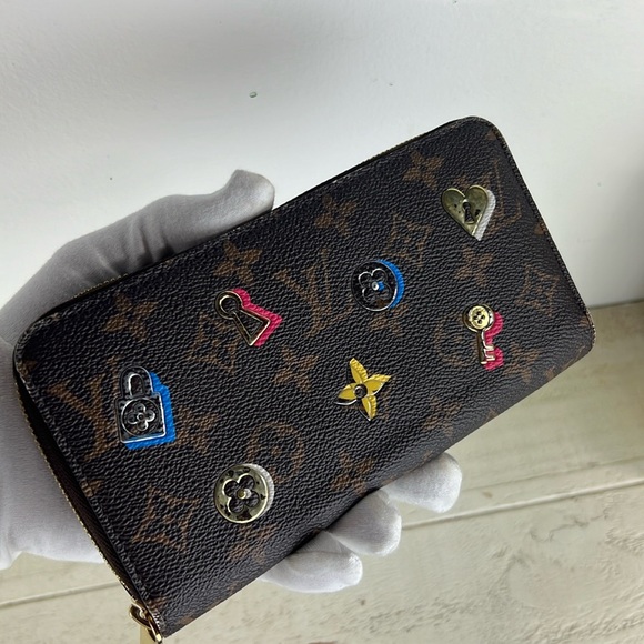 Louis Vuitton Zippy Wallet Love Lock Monogram ✅COA Included - Picture 3 of 16